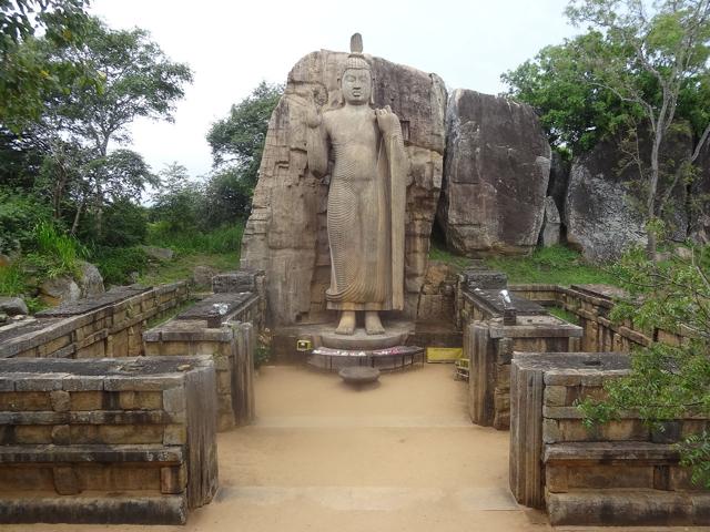 Avukana Buddha statue